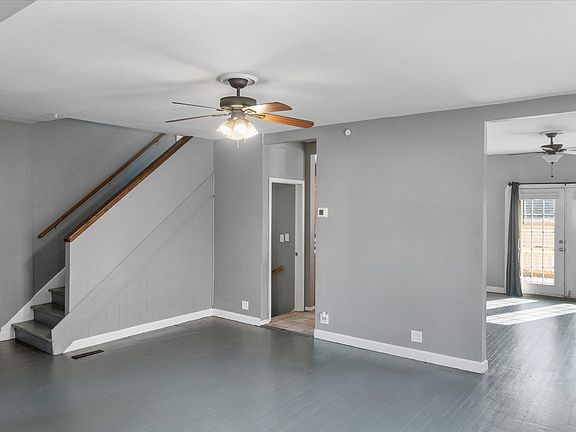 2nd image of 349 W Manhattan Blvd