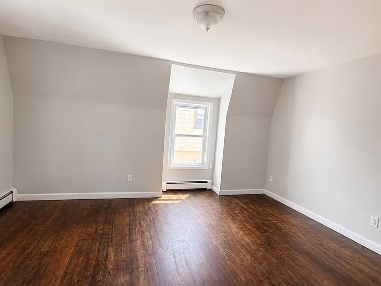 45 Carleton St #2 — Photo 9