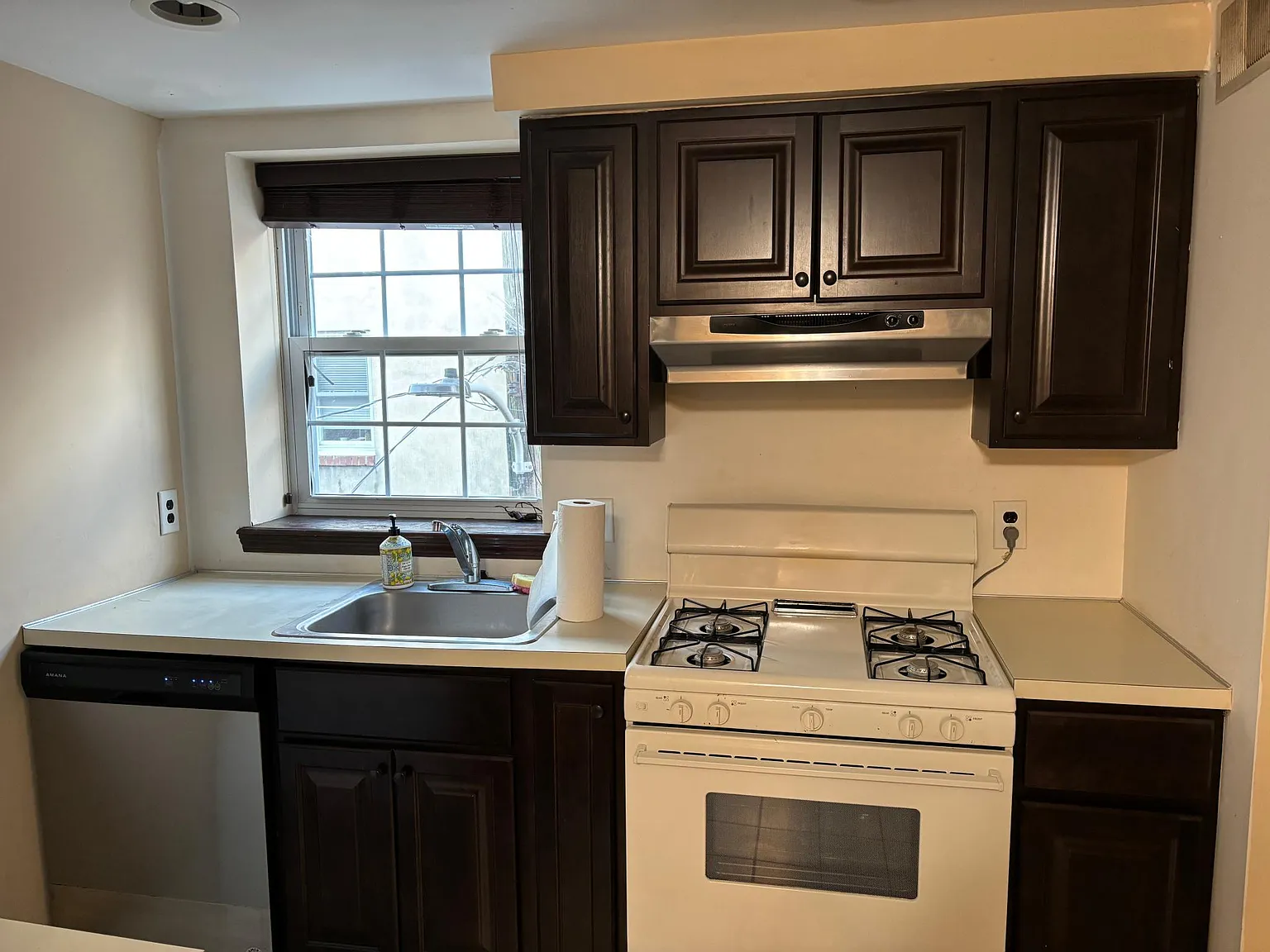 313 Bainbridge St — Photo 4