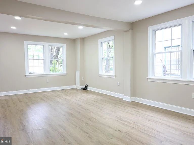 1316 Eastern Ave NE — Photo 5