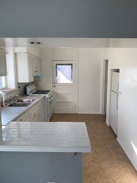 1st image of 6210 N Mozart St #3