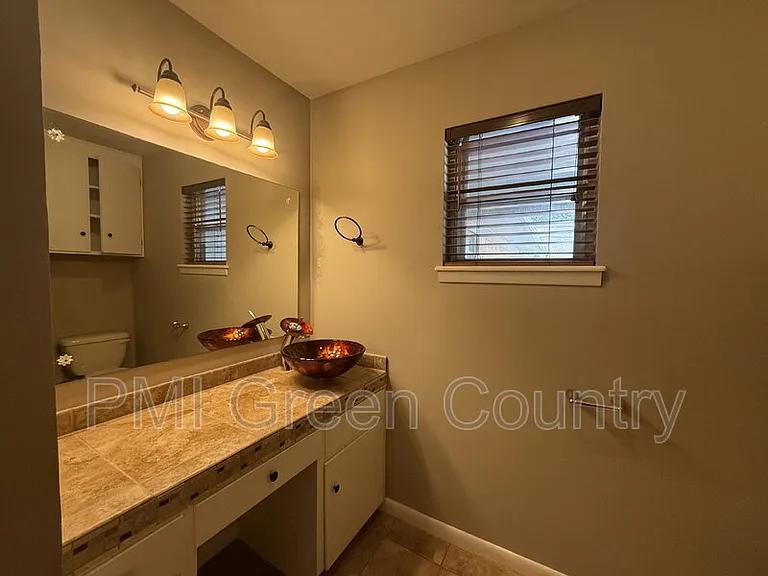 5919 E 45th St — Photo 15