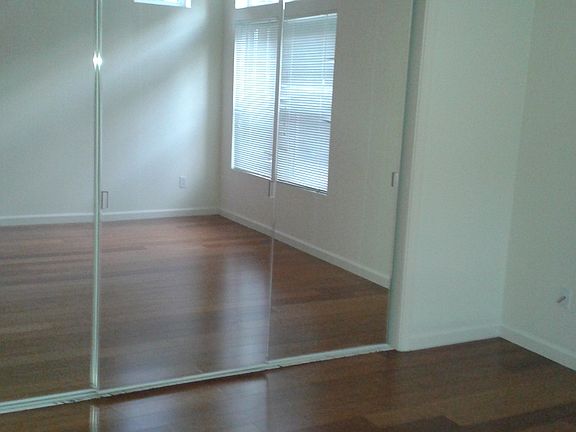 3rd image of 214 Crescent Ct