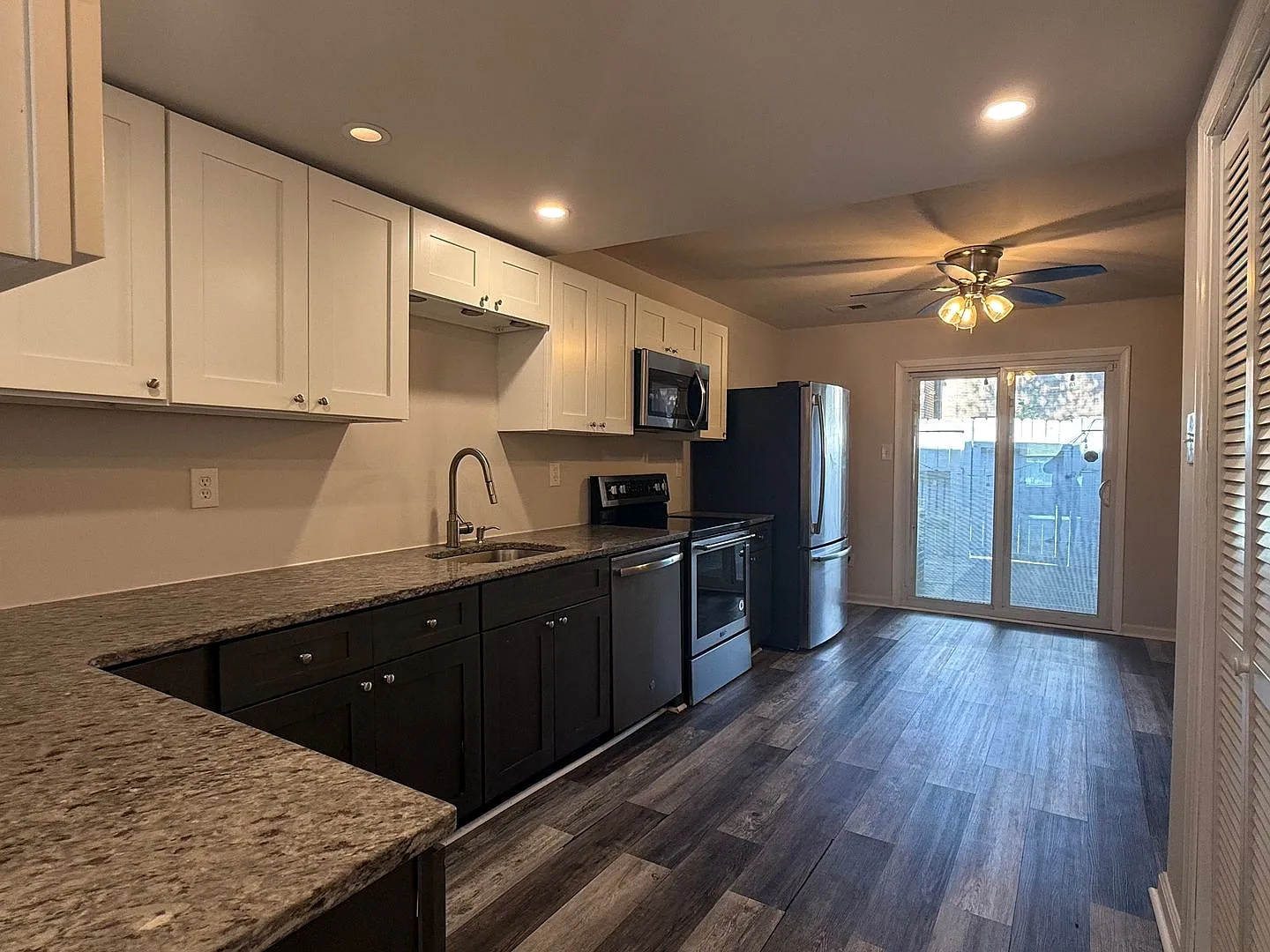 3 Bed townhome - Brookhaven — Photo 4