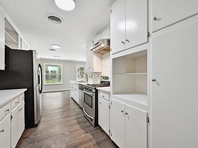 5903 Highland Hills Dr — Photo 17