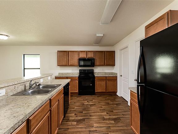 5th image of 672 Chatham Walk Dr
