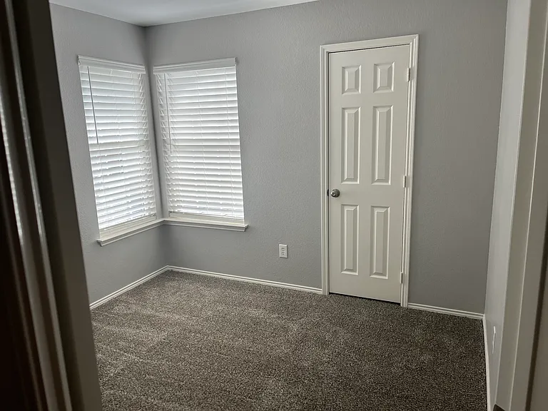 8613 Heather Ridge Dr — Photo 3
