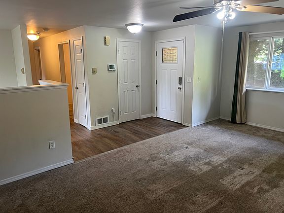 3rd image of 1018 SW Shannon Dr