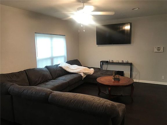 5th image of 4120 Hillcrest Dr