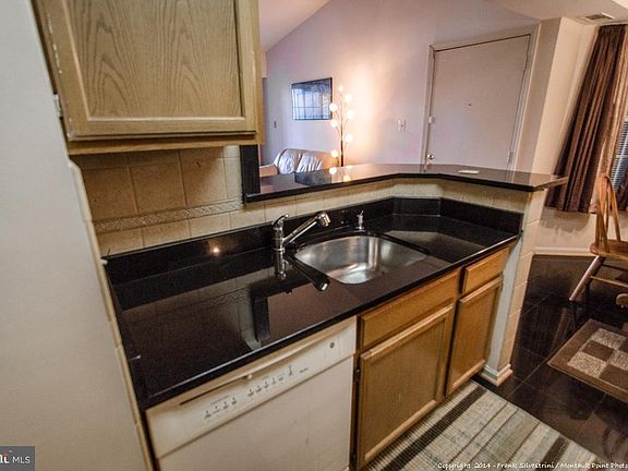 5th image of 6910 Victoria Dr Unit L