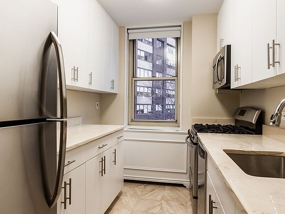 4th image of 30 W 63rd St APT 3P