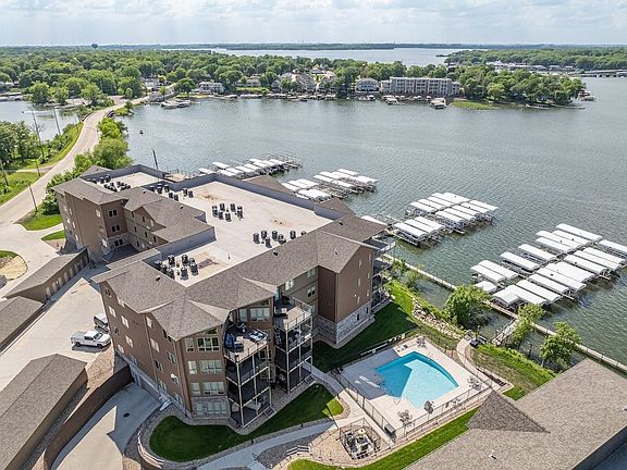 4th image of 570 Linden Dr Unit 212
