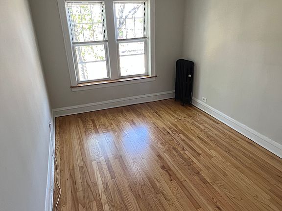 3rd image of 5025 N Rockwell St #3
