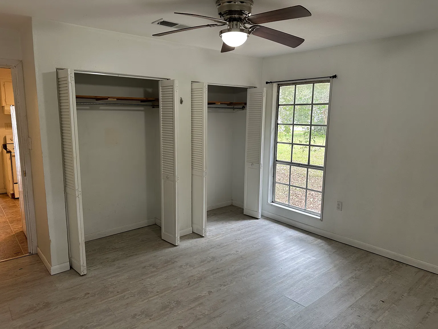 3 bed, 1000 sqft, $983 — Photo 2