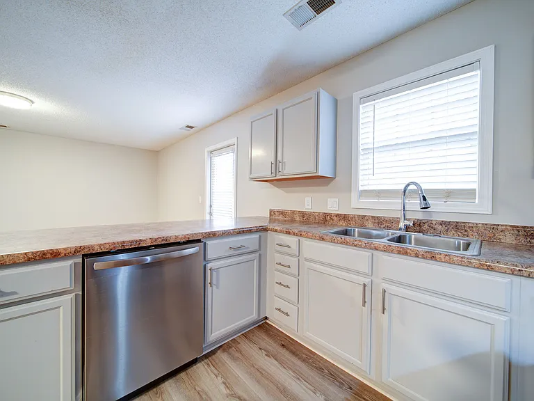 Summers Run Apartments — Photo 26