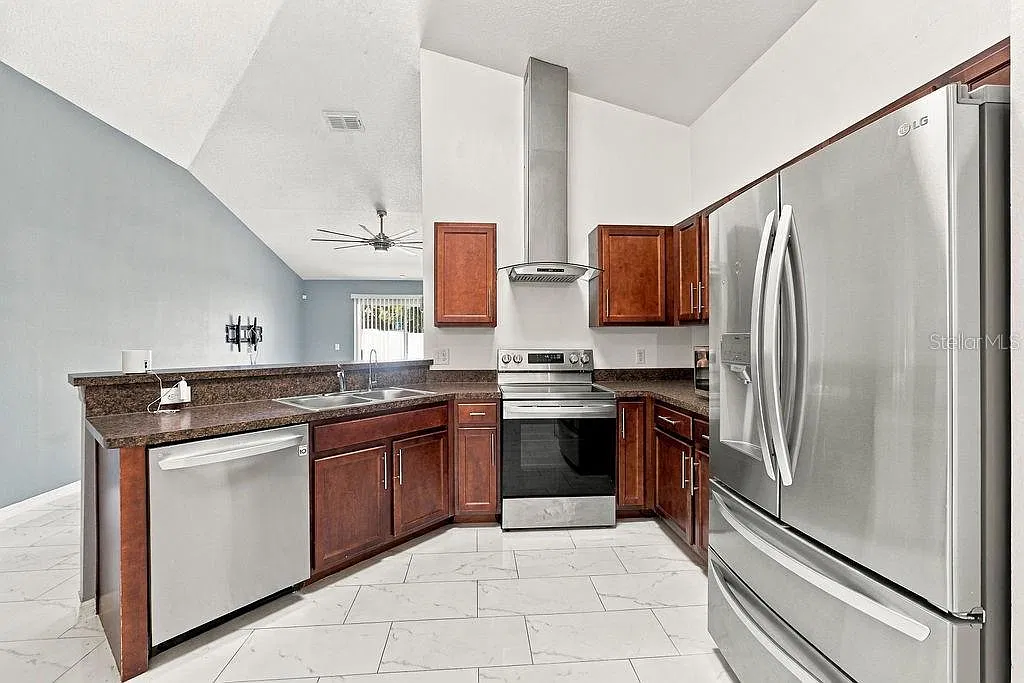 3 bed, 2.0 bath, 1504 sqft, $2,300 — Photo 4
