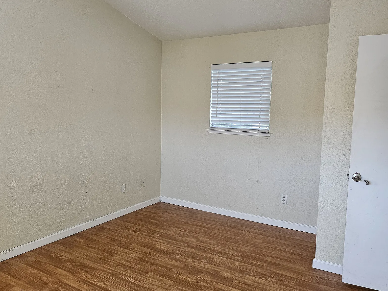4 bed, 2.5 bath, 1600 sqft, $2,400 — Photo 4
