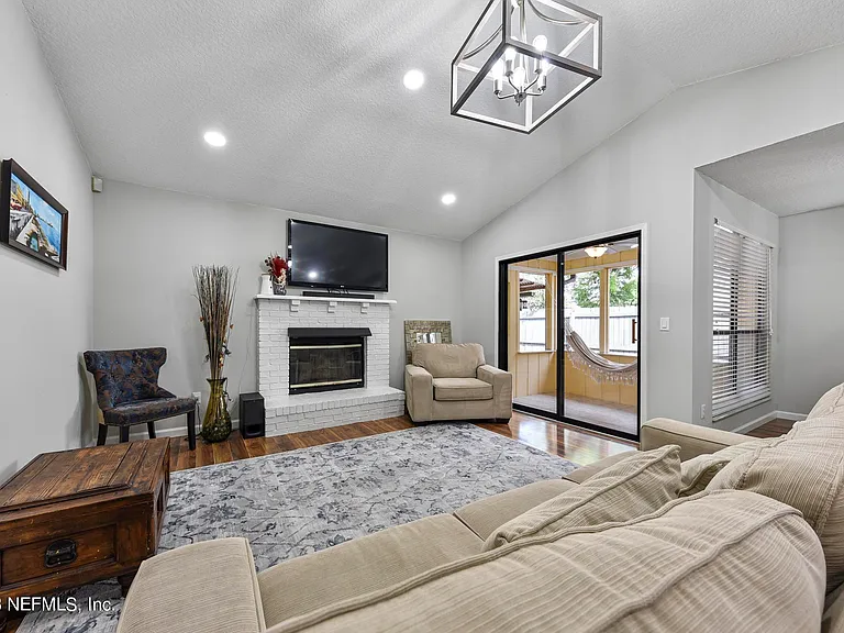 9126 Trevi Cir W — Photo 16