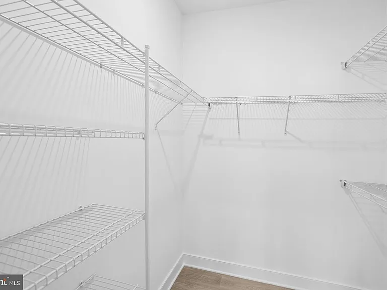 118 Locke Mews #B — Photo 28