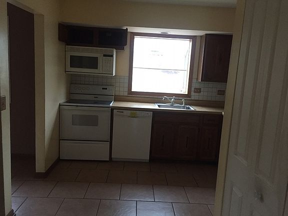3rd image of 578 Miner Dr