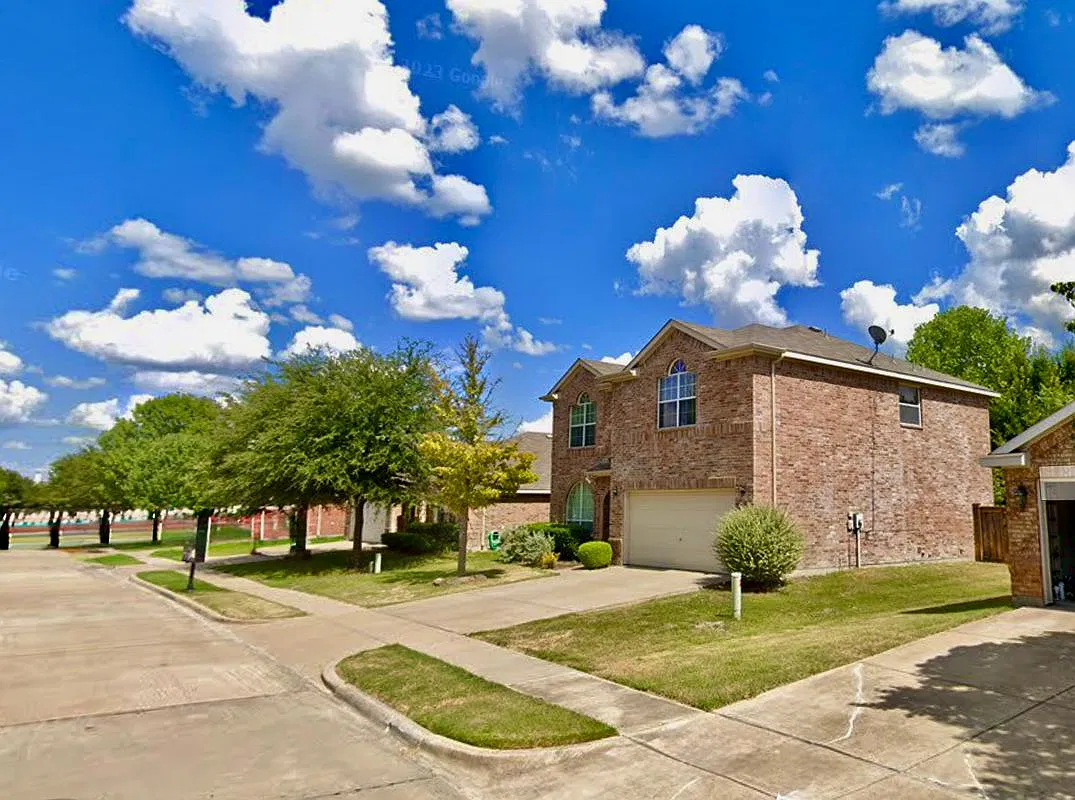 3 bed, 2.5 bath, 2264 sqft, $2,995 — Photo 2