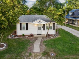 427 W Elizabeth St, Paris, IL 61944