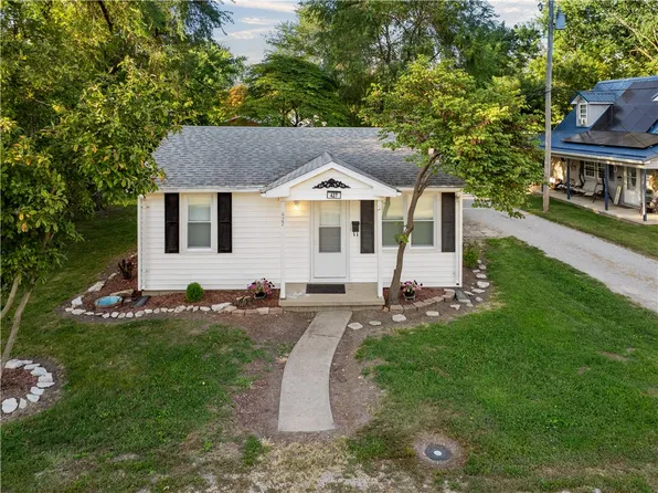 427 W Elizabeth St, Paris, IL 61944
