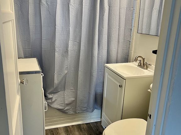 3rd image of 37 E 1st St E #31
