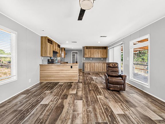 5th image of 941 Lake Cres #311