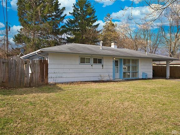 3rd image of 471 Defoe Dr