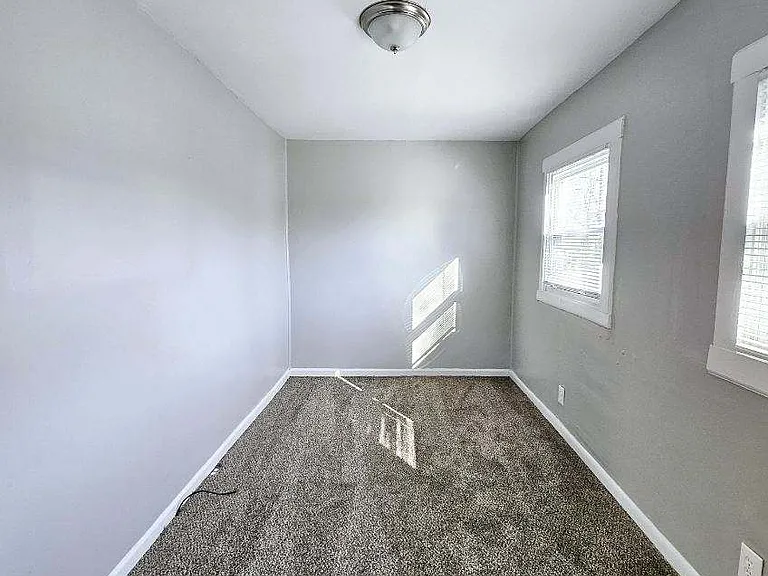 2422 Warren St — Photo 5