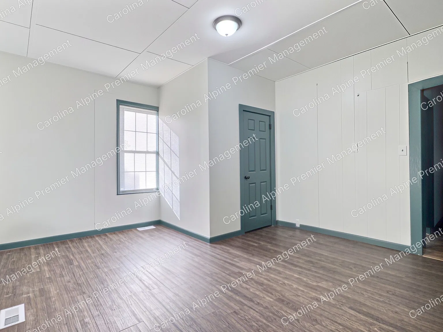 4 bed, 982 sqft, $1,600 — Photo 3