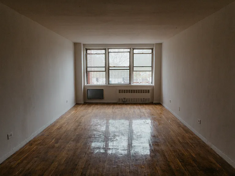 222 E 8th St #4W — Photo 1