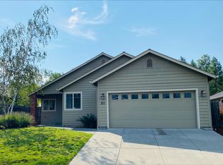 211 Cedar Brook Ln, Cave Junction, OR 97523