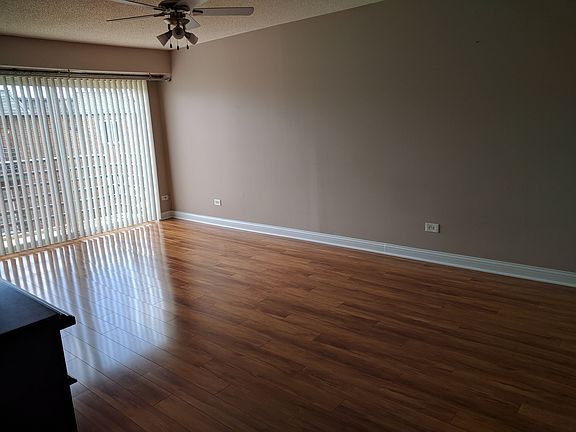 2nd image of 925 Buccaneer Dr APT 5