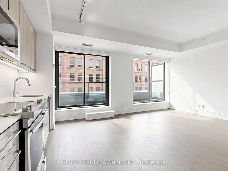 90 Niagara St #311 — Photo 10