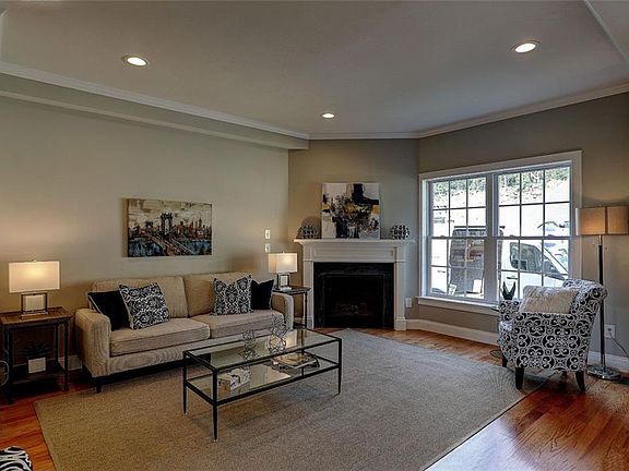 2nd image of 1101 Hunting Hill Dr