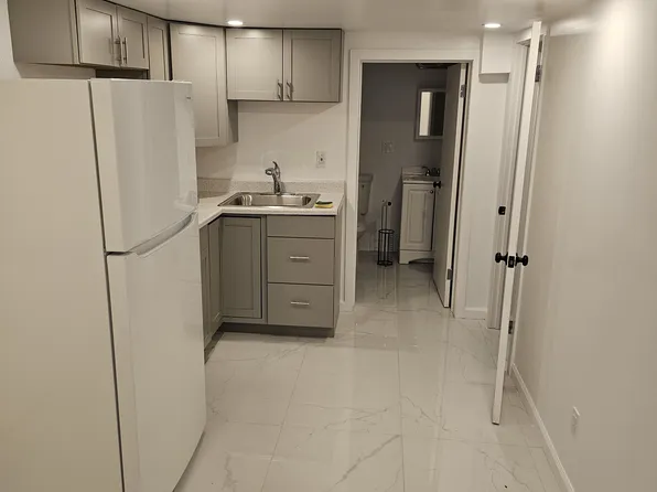 (undisclosed Address), Huntington, NY 11743
