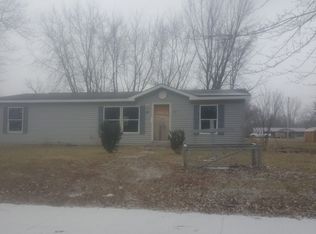 420 W 11th St, Warren, IN 46792