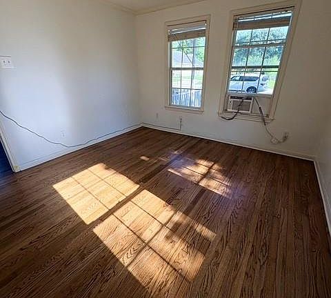 4th image of 732 4th St