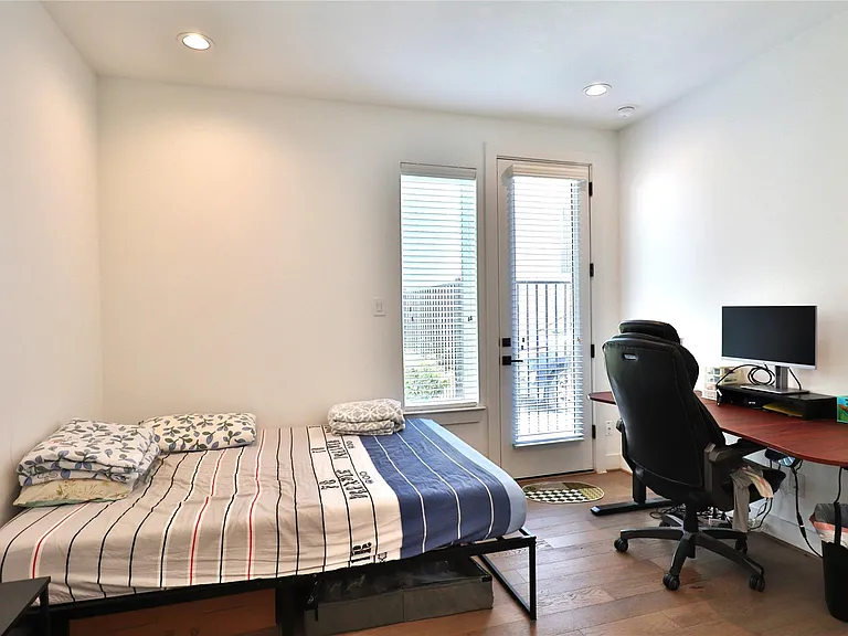 2637 Jackson St — Photo 17