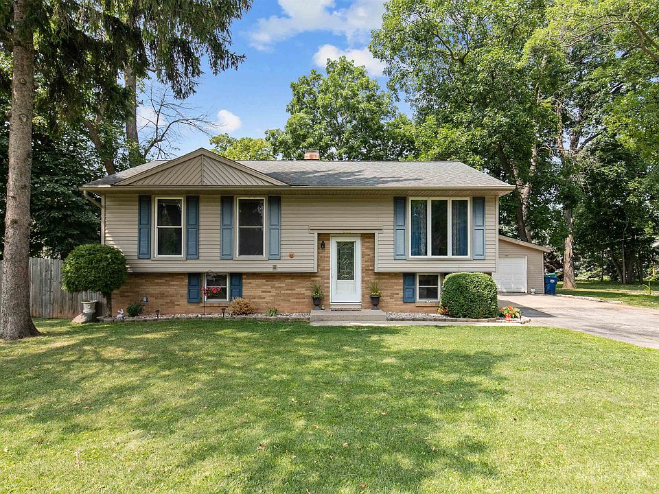 1st image of 1523 Deerwood Dr