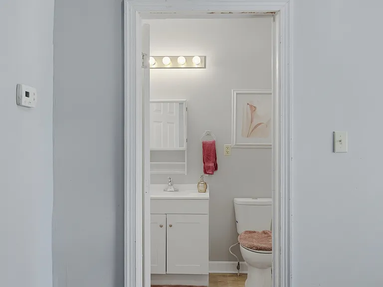 1006 W Washington St — Photo 12