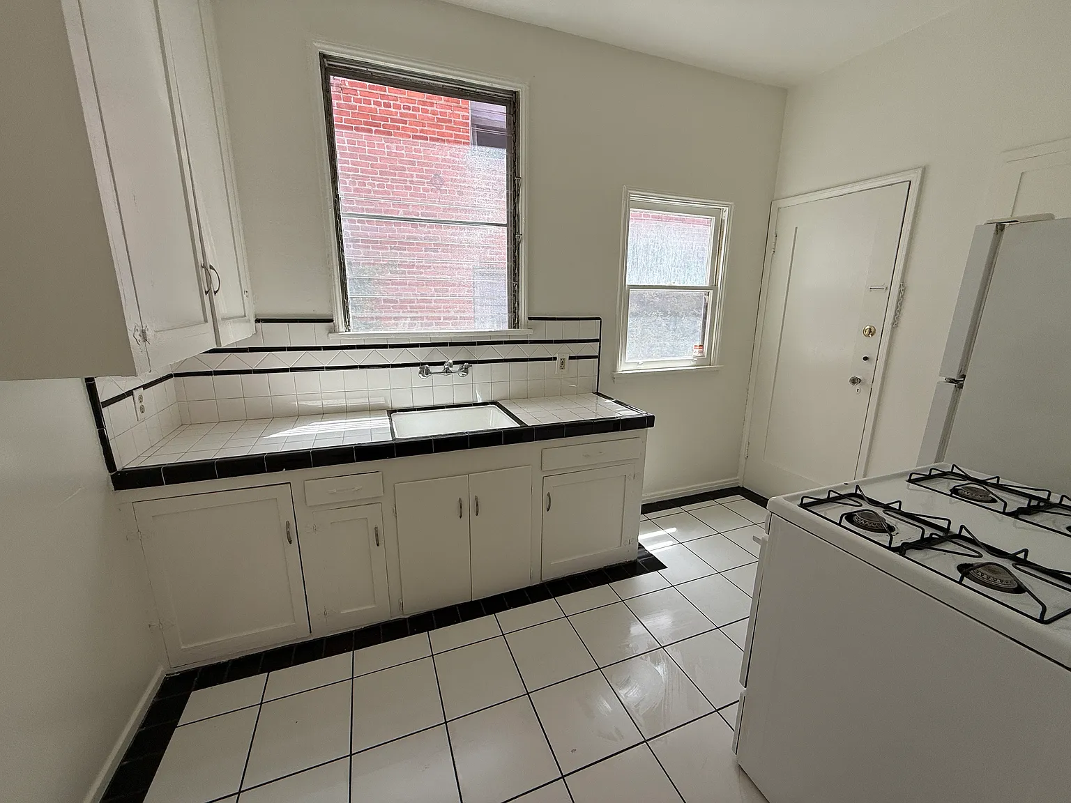 Studio, 750 sqft, $1,650 — Photo 4
