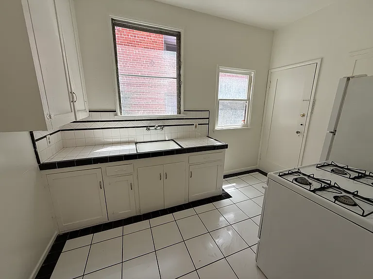 724 S Mansfield Ave #728 — Photo 4