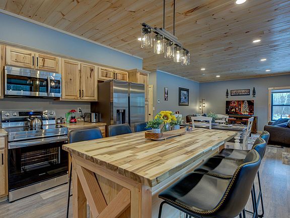 4th image of 130 Buttermilk Hill Road