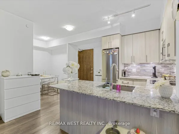 99 Eagle Rock Way, Vaughan, ON