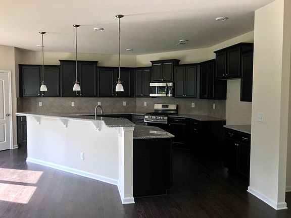 4th image of 138 Eden Ave