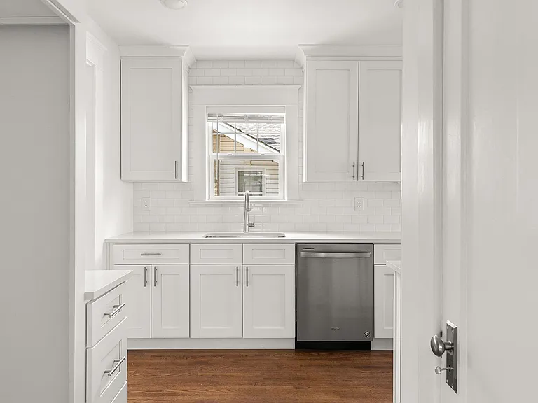 617 E Delmar St — Photo 11