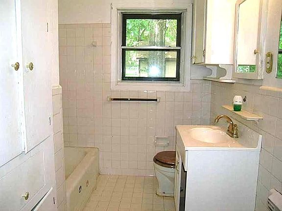 5th image of 8957 Hilton Dr